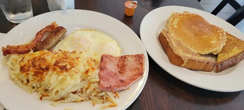 Breakfast Sandwich on a Croissant with Hashbrowns